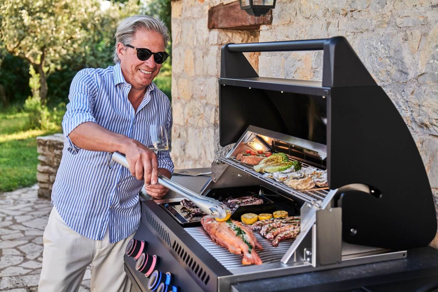 Napoleon OASIS 105 Outdoor-Küche mit 32-Zoll-Einbaugrill der 700er-Serie 2024