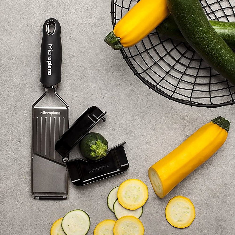 Microplane Profi - Gemüsehobel, Gourmet Serie - Grillstar.deMicroplane Profi - Gemüsehobel, Gourmet SerieMicroplaneGrillstar.de450440098399450445